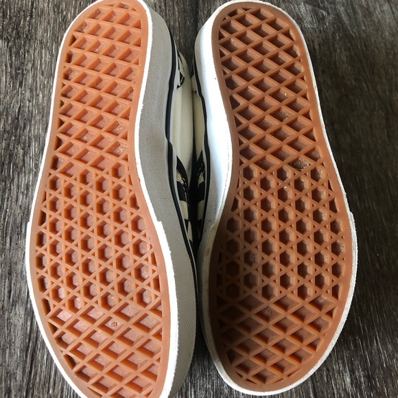 Checker Vans - Picture 6 of 7